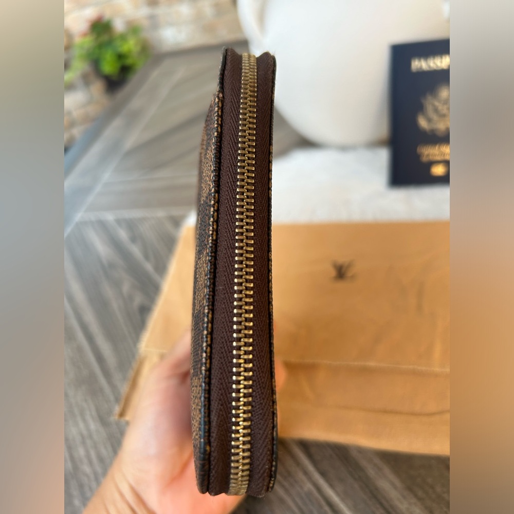 Louis Vuitton Olav Wallet Organizer in DE - Picture 4 of 16